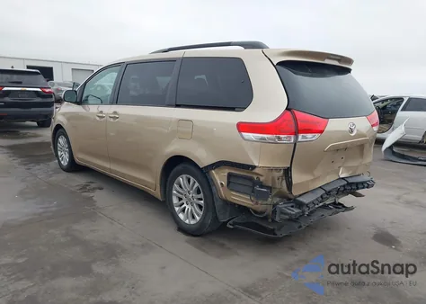 2014 Toyota Sienna Xle V6 8 Passenger z USA, uszkodzony, nr VIN 5TDYK3DCXES521301